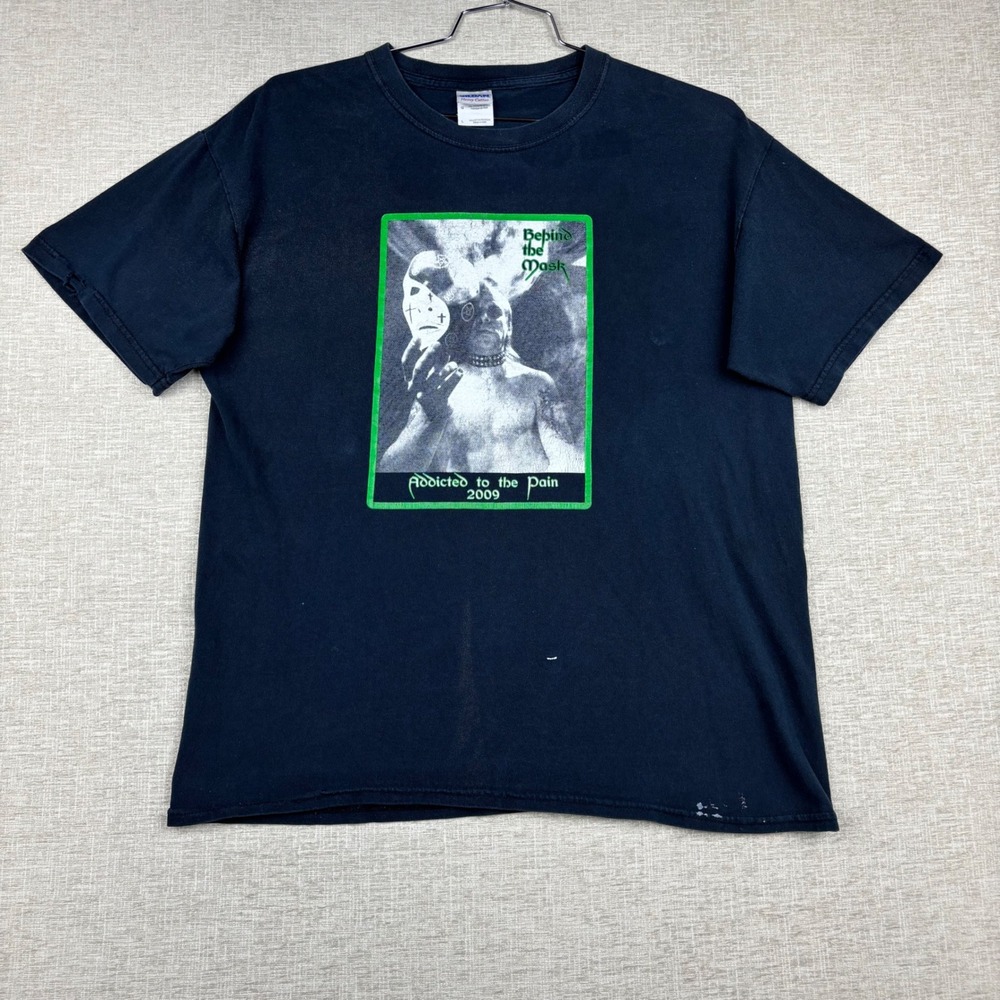 Gildan Behind the Mask Addicted to the Pain 2009 Graphic T-Shirt Black Large